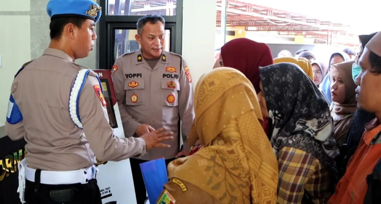 Pendaftar SKCK Membludak, Polres Tanggamus Tambah Fasilitas Tenda dan Kursi
