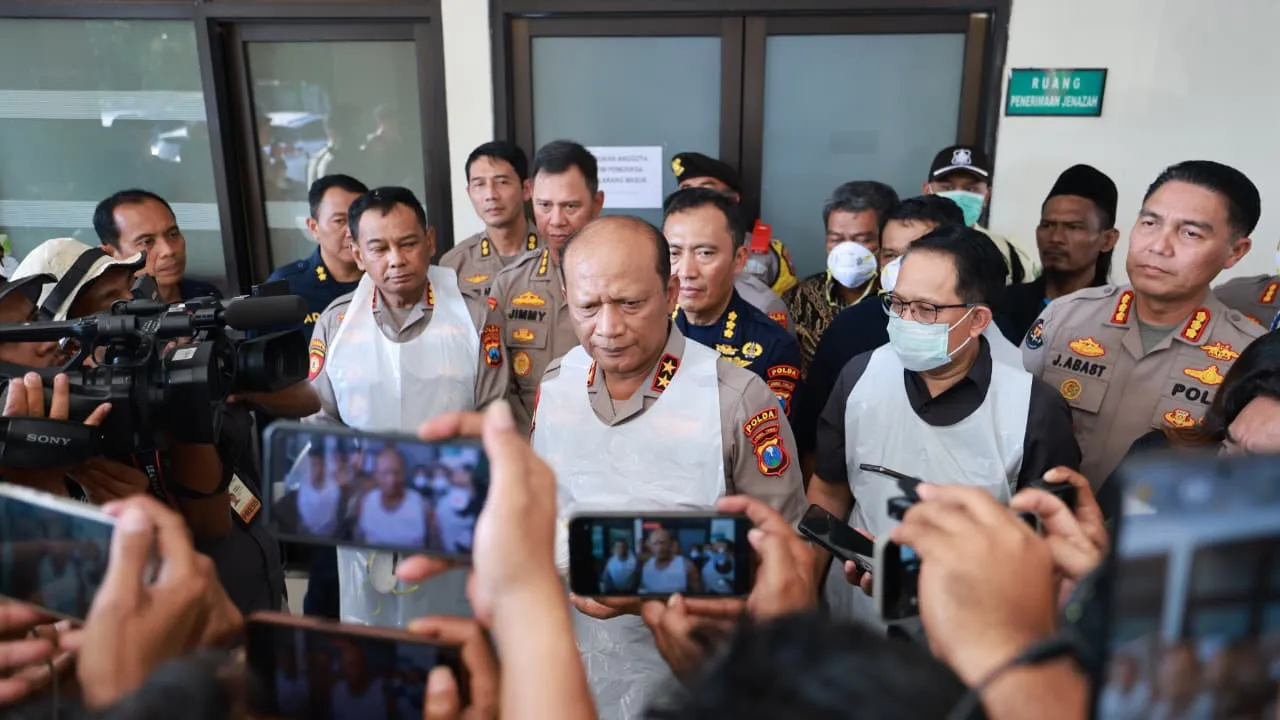 Kapolda Jatim Tegaskan Proses Identifikasi Korban Robohnya Bangunan Pesantren Al-Khoziny Berjalan Intensif