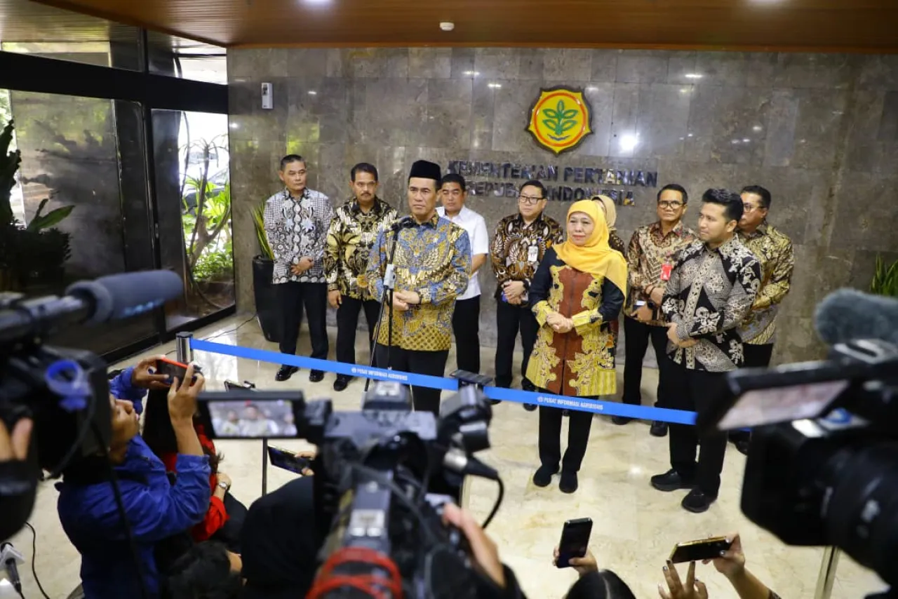 Gubernur Khofifah dan Wagub Emil Temui Menteri Pertanian RI, Tegaskan Kesiapan Jatim