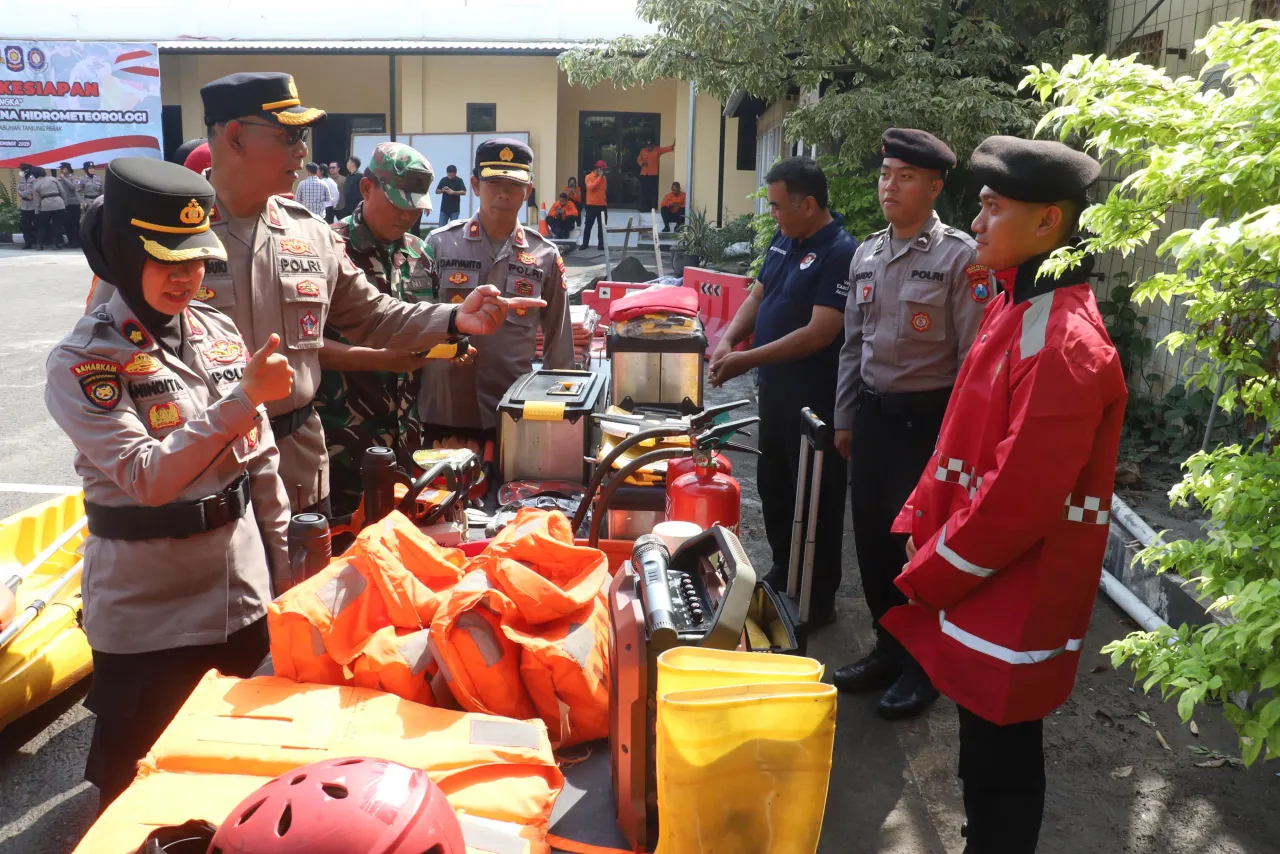 Perkuat Koordinasi dan Respons Cepat, Polres Pelabuhan Tanjung Perak Gelar Apel Siaga Bencana