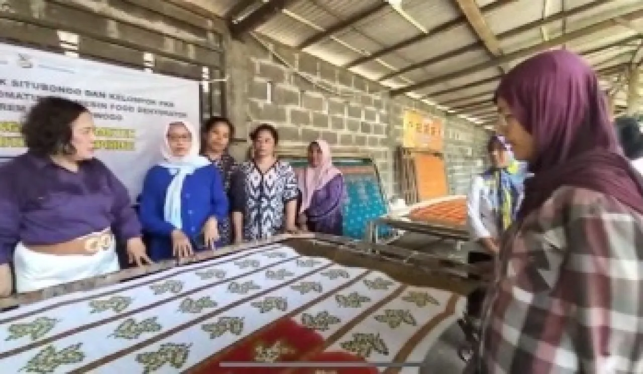 Revolusi Batik dan Pangan Lokal Berbasis Inovasi Teknologi Universitas Unitomo Surabaya