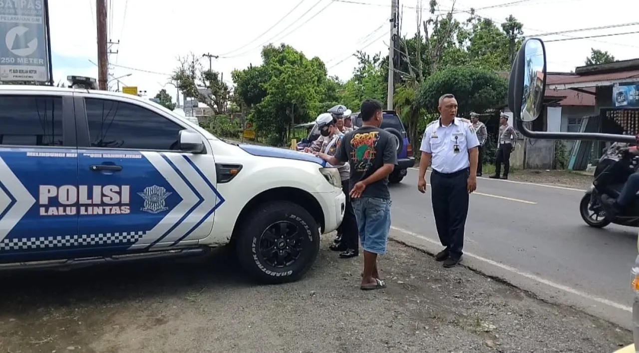 Hari Pertama Operasi Zebra Krakatau 2025, Polres Tanggamus Tegur 31 Pelanggar Lalu Lintas