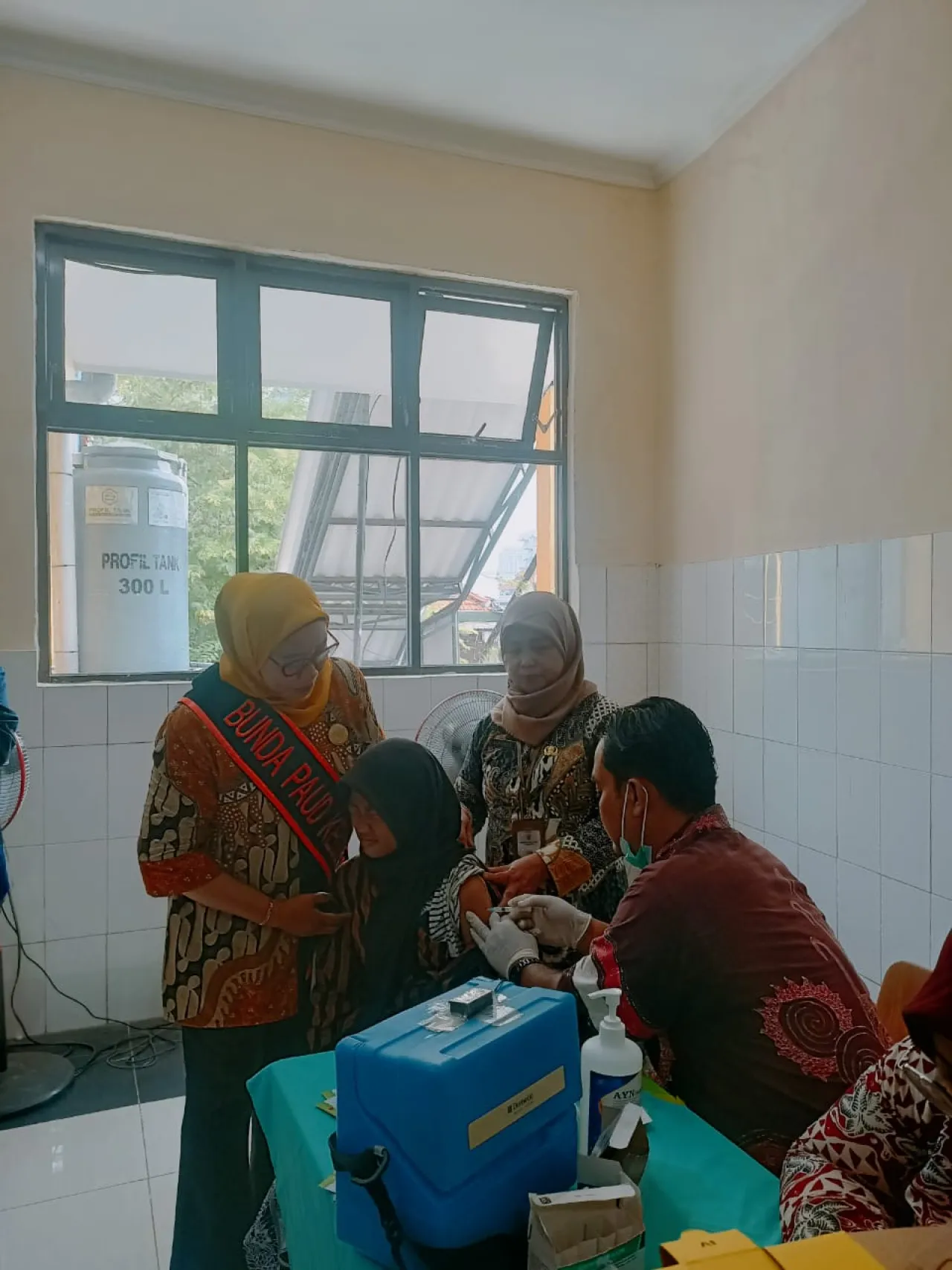 Program Bulan Imunisasi Anak Sekolah ( BIAS ) Puskesmas Ketabang Surabaya mengunjungi SDN Kaliasin V/284