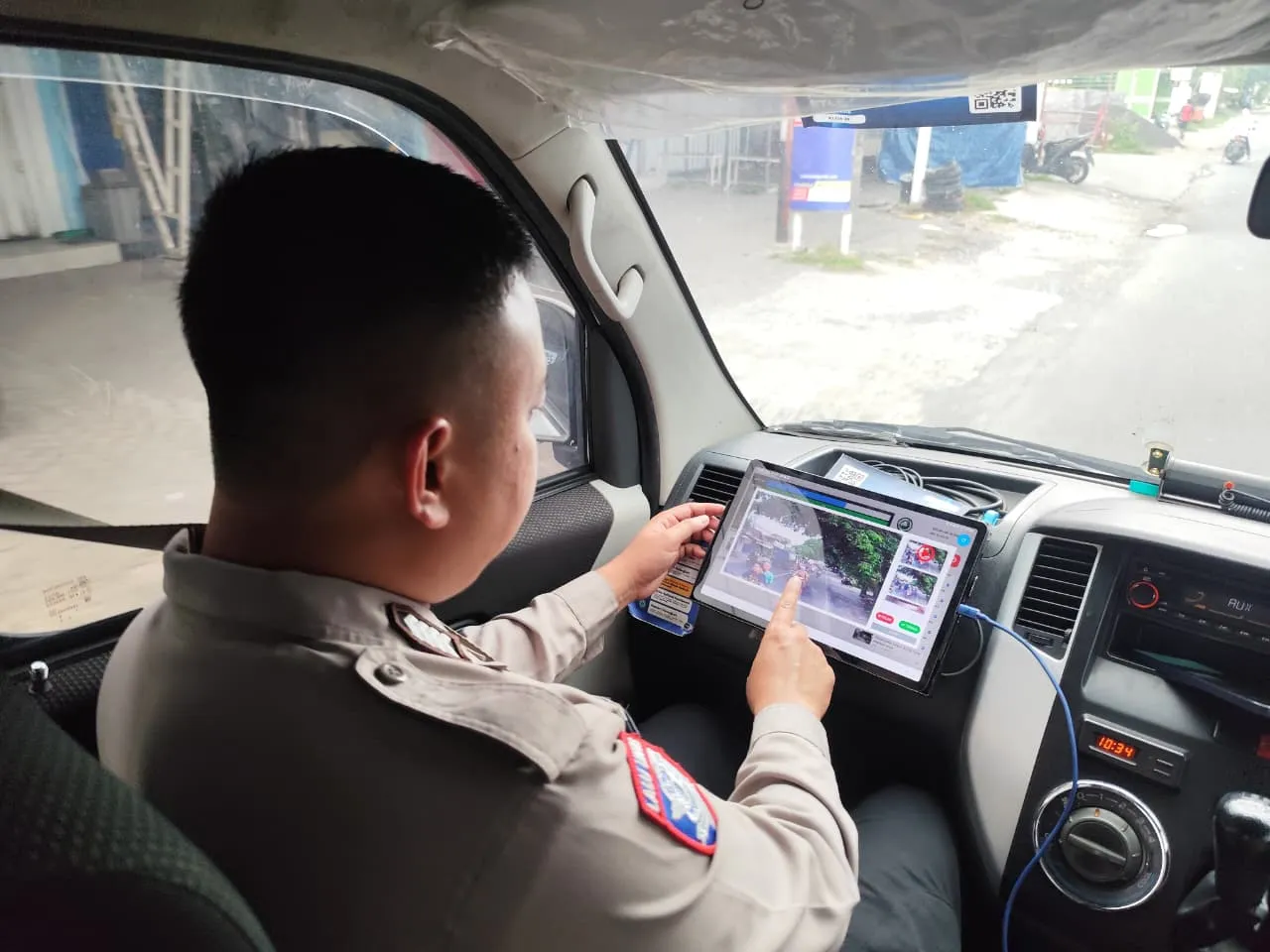 Satlantas Polres Gresik Sasar Dua Titik Tempat Rawan Pelanggaran Selama Operasi Zebra Semeru 2025, Gunakan ETLE Incar