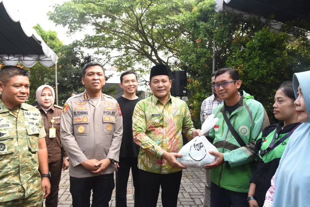 Forkopimda Sidoarjo Bersama Yayasan Mawar Sharon Peduli Gelar Bakti Sosial ‎