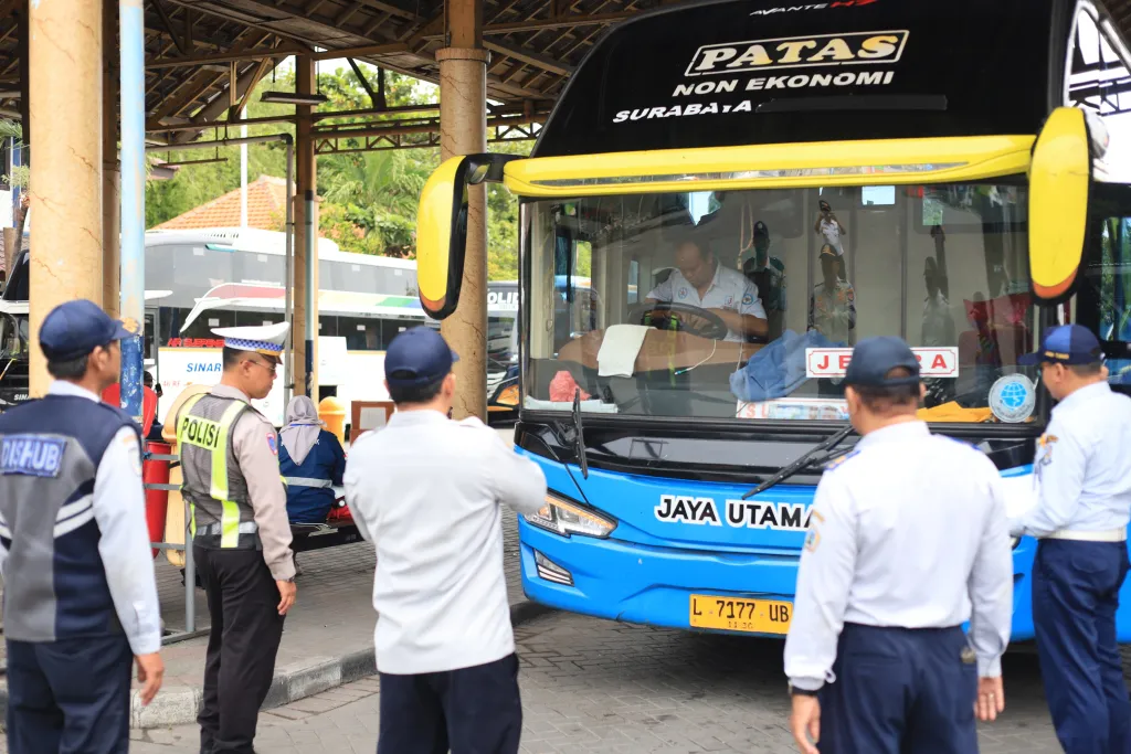 Jelang Nataru 2026, Satlantas Polres Gresik dan Dishub Gelar Ramcheck Ketat di Terminal Bunder