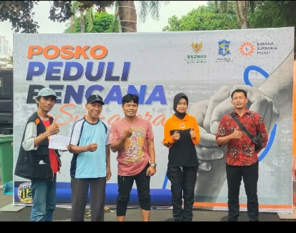 Warga Margodadi RT 05 RW VII Gundih Serahkan Donasi untuk Korban Banjir Sumatera ke Posko Peduli Bencana Pemkot Surabaya