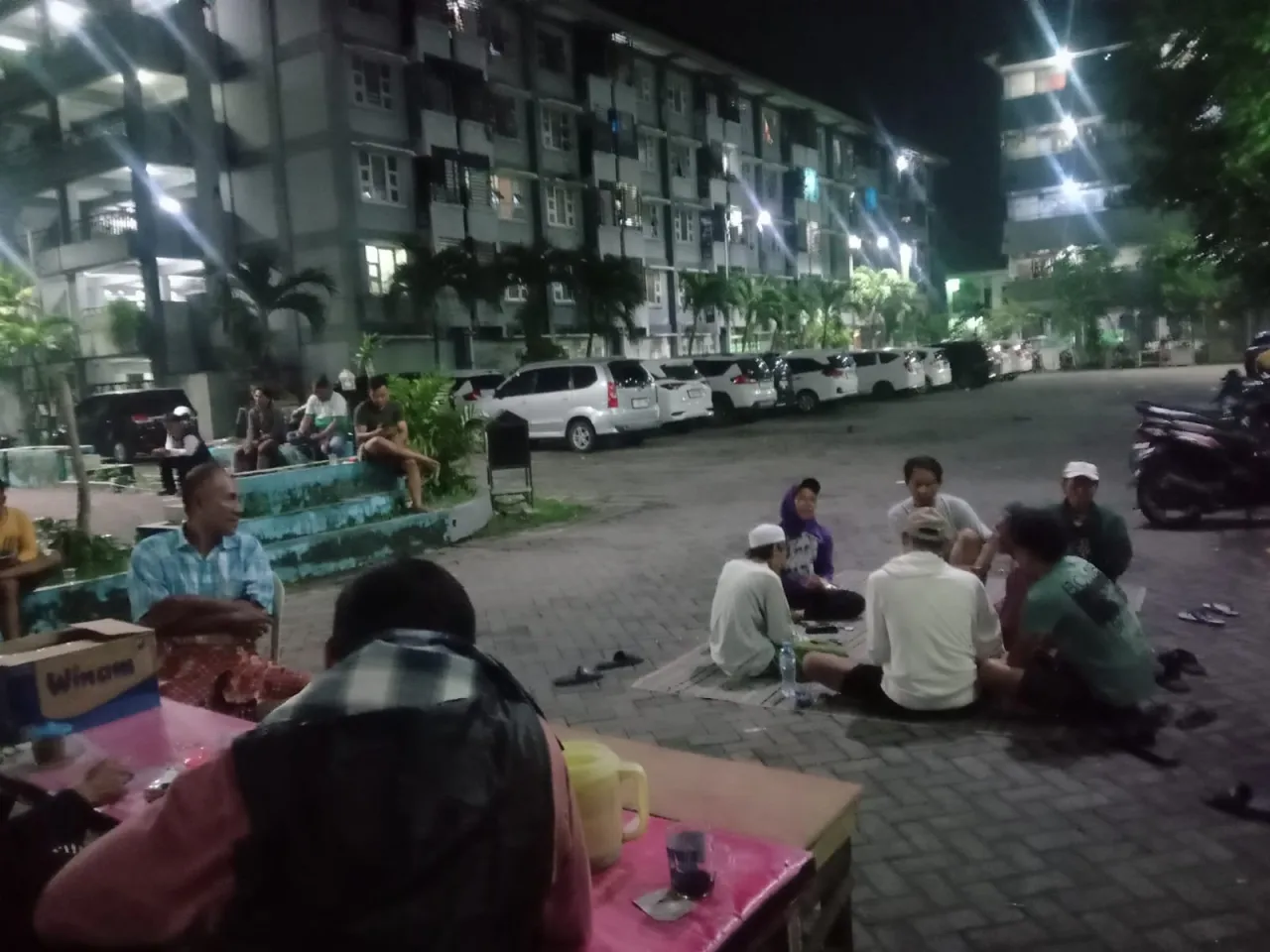 Warga Rusun Tanah Merah Gelar Penjagaan Malam Kolektif: Harmoni Sosial dari Jantung Kota Surabaya