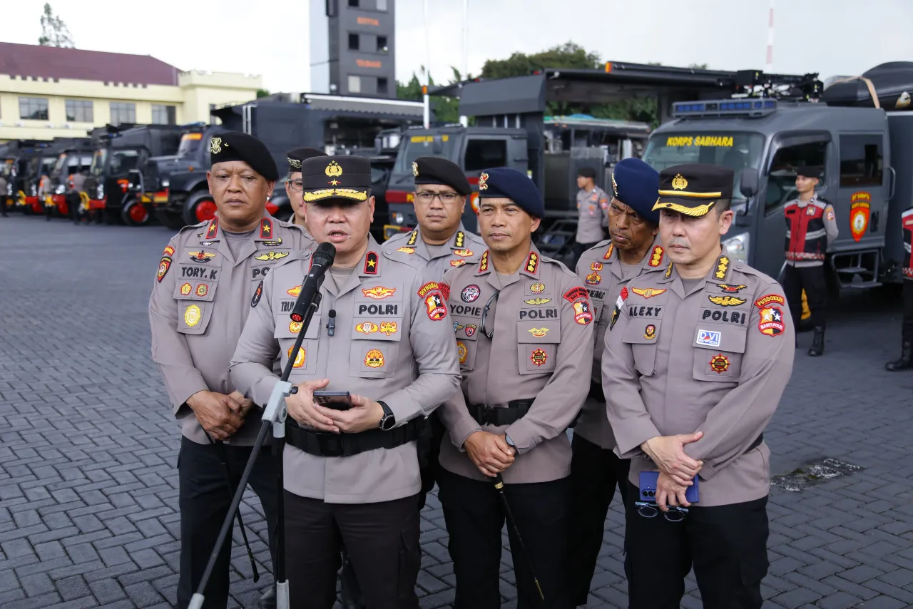 Polri Kerahkan Ratusan Personel Tambahan Untuk Percepatan Mitigasi Bencana di 3 Provinsi Sumatera