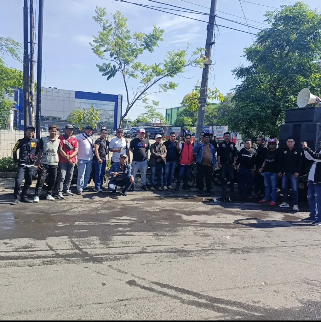 Puluhan Wartawan Dari Berbagai Media Di Kota Surabaya Mendatangi Kantor Satpol PP, Surabaya Protes Video Tuduhan Pencuri