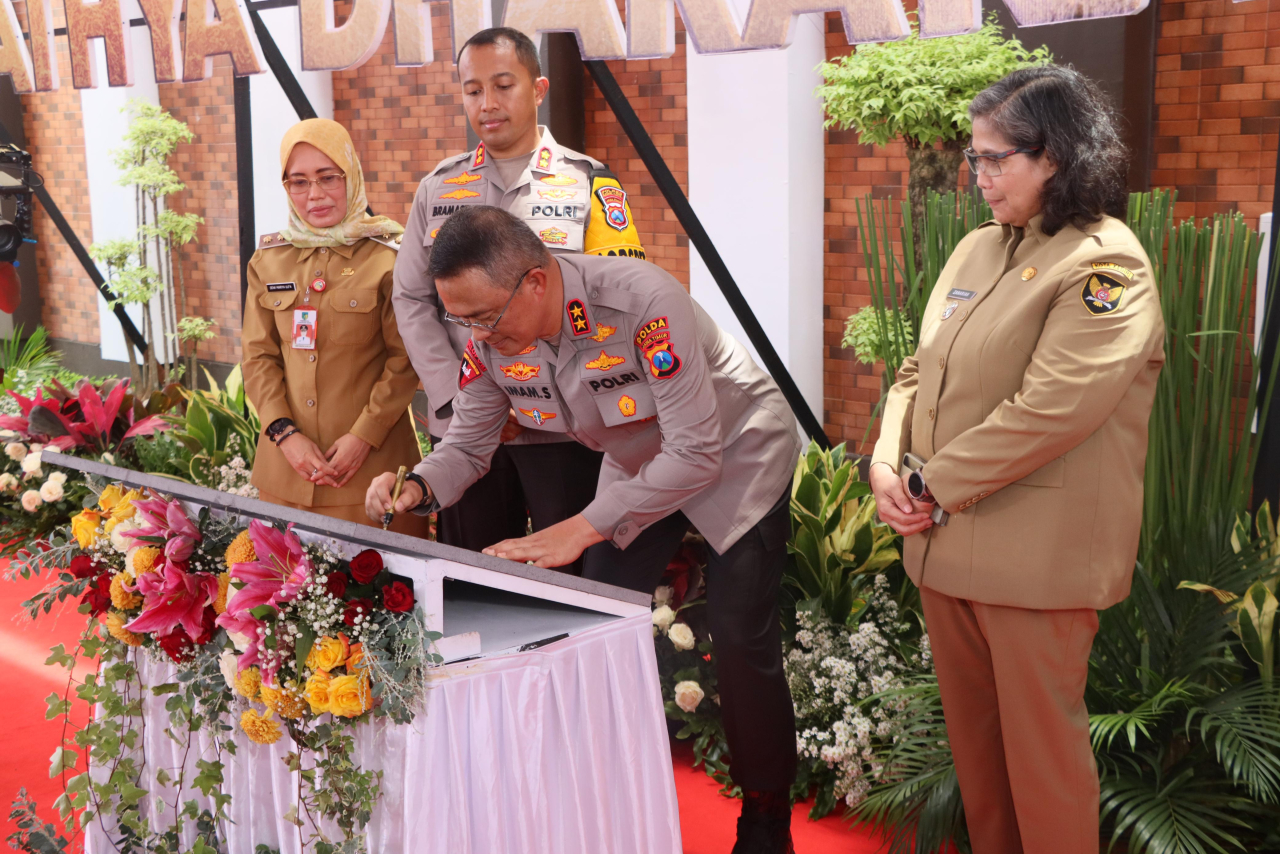 Kapolda Jatim Resmikan GOR Bulutangkis Tathya Dharaka Polres Kediri Kota
