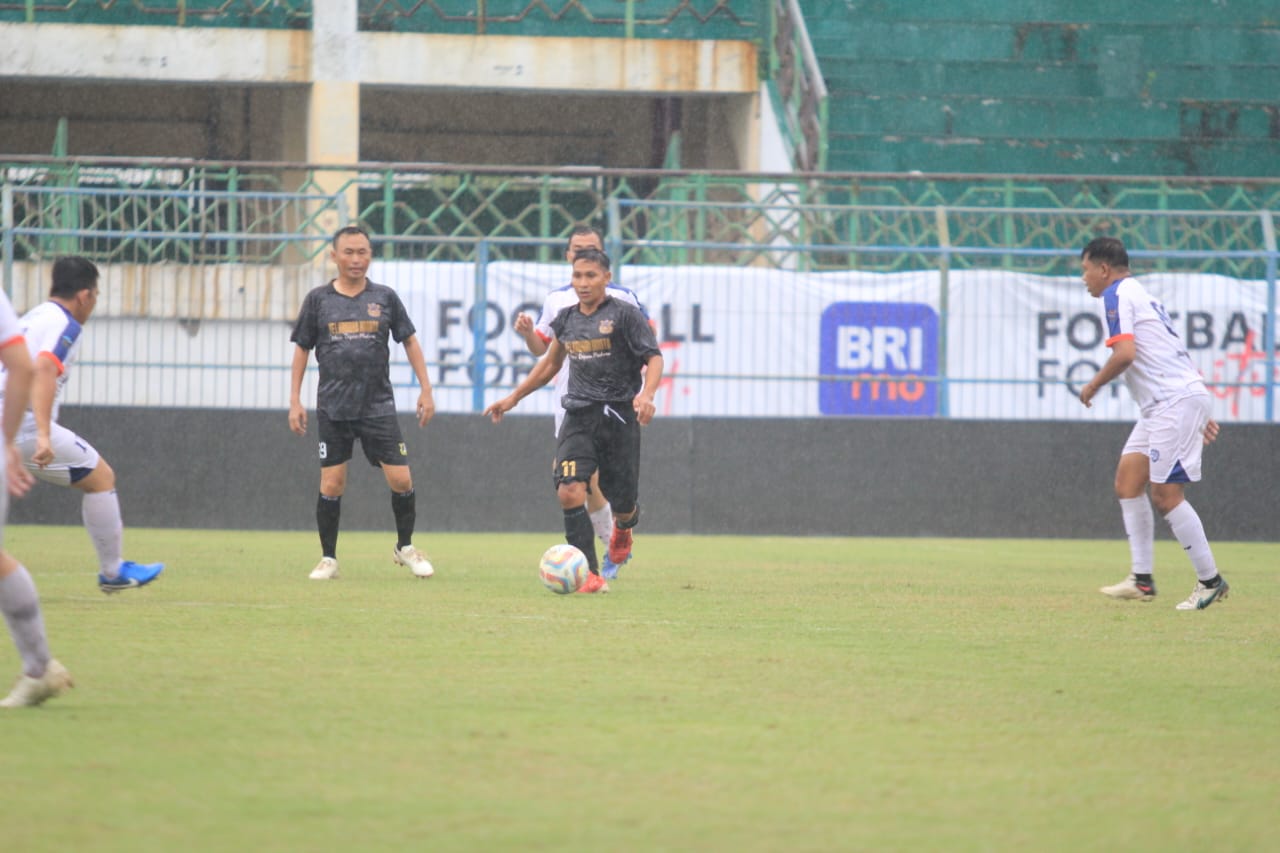 Turnamen Persahabatan Sepak Bola Legend Antar Pemda Bangkalan FC Vs Putra Samudra FC Tanjung Bumi
