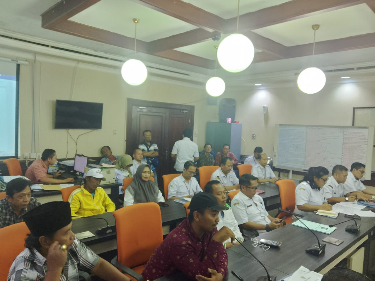 Dishub Surabaya Diduga Persulit dan Tebang pilih Ijin Parkir, Warga Bongkaran Wadul DPRD Kota Surabaya