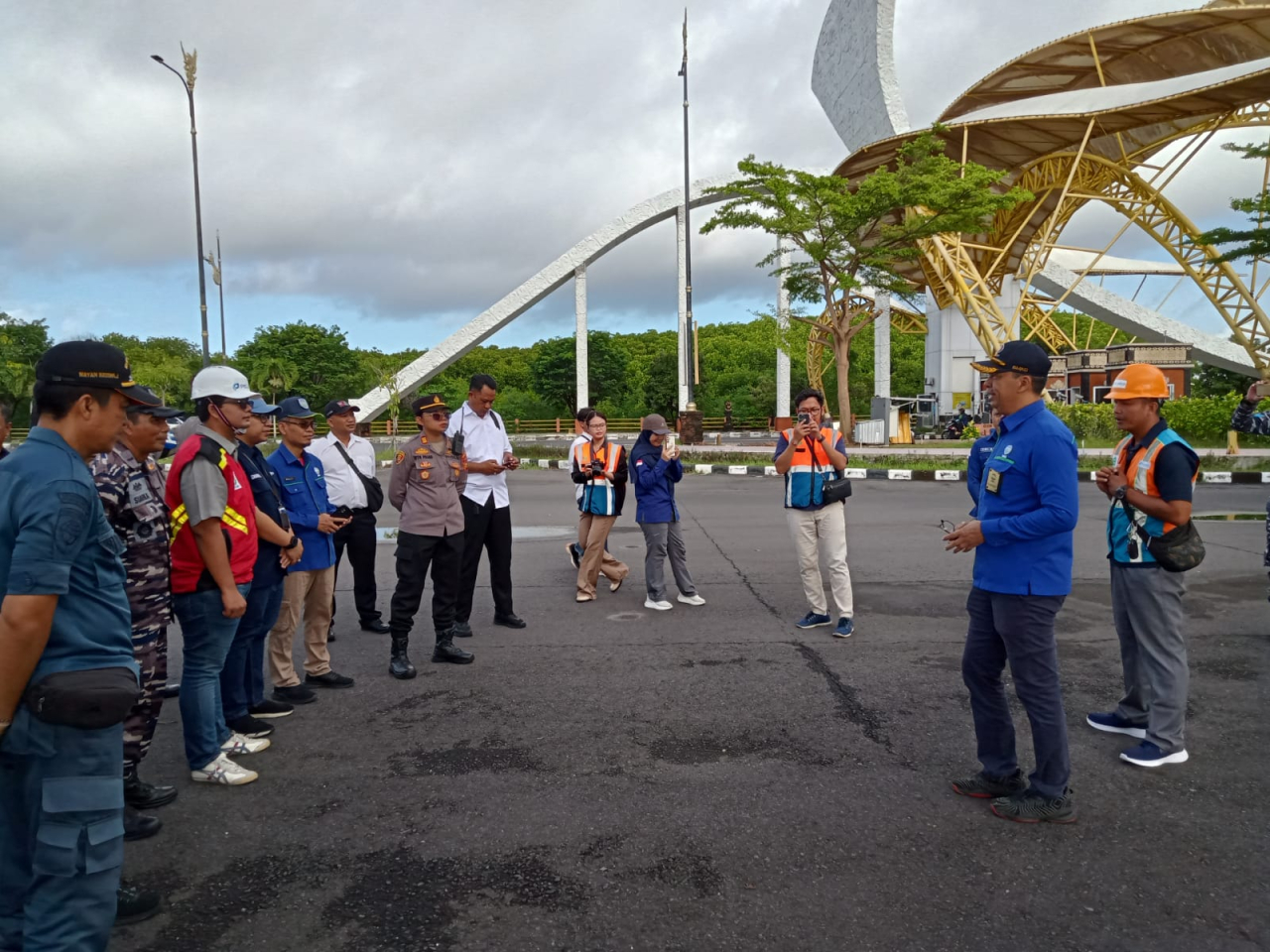 Kapolsek Benoa Bersama Stake Holder Pelabuhan Benoa Lakukan Susur Jalur Evakuasi.
