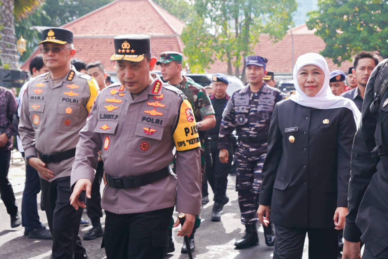 Gubernur Khofifah Ikuti Apel Gelar Pasukan Operasi Ketupat 2025 Yang Dipimpin KAPOLRI