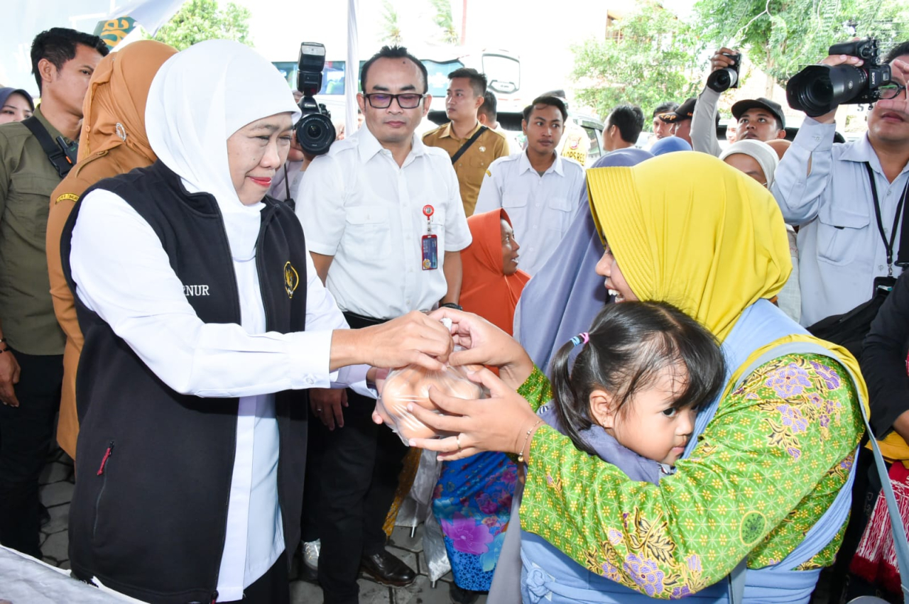 Gubernur Khofifah Pastikan Sembako Terakses Masyarakat dengan Harga Terjangkau