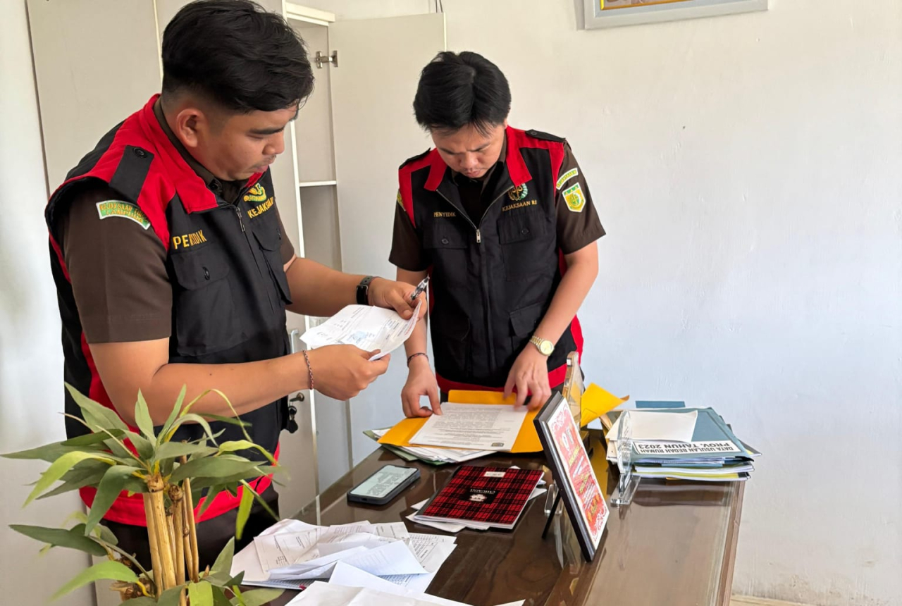 PENYIDIK KEJARI PRINGSEWU LAKUKAN PENGGELEDAHAN DI 3 LOKASI TERKAIT PENYIDIKAN PERKARA DUGAAN KORUPSI BIMTEK