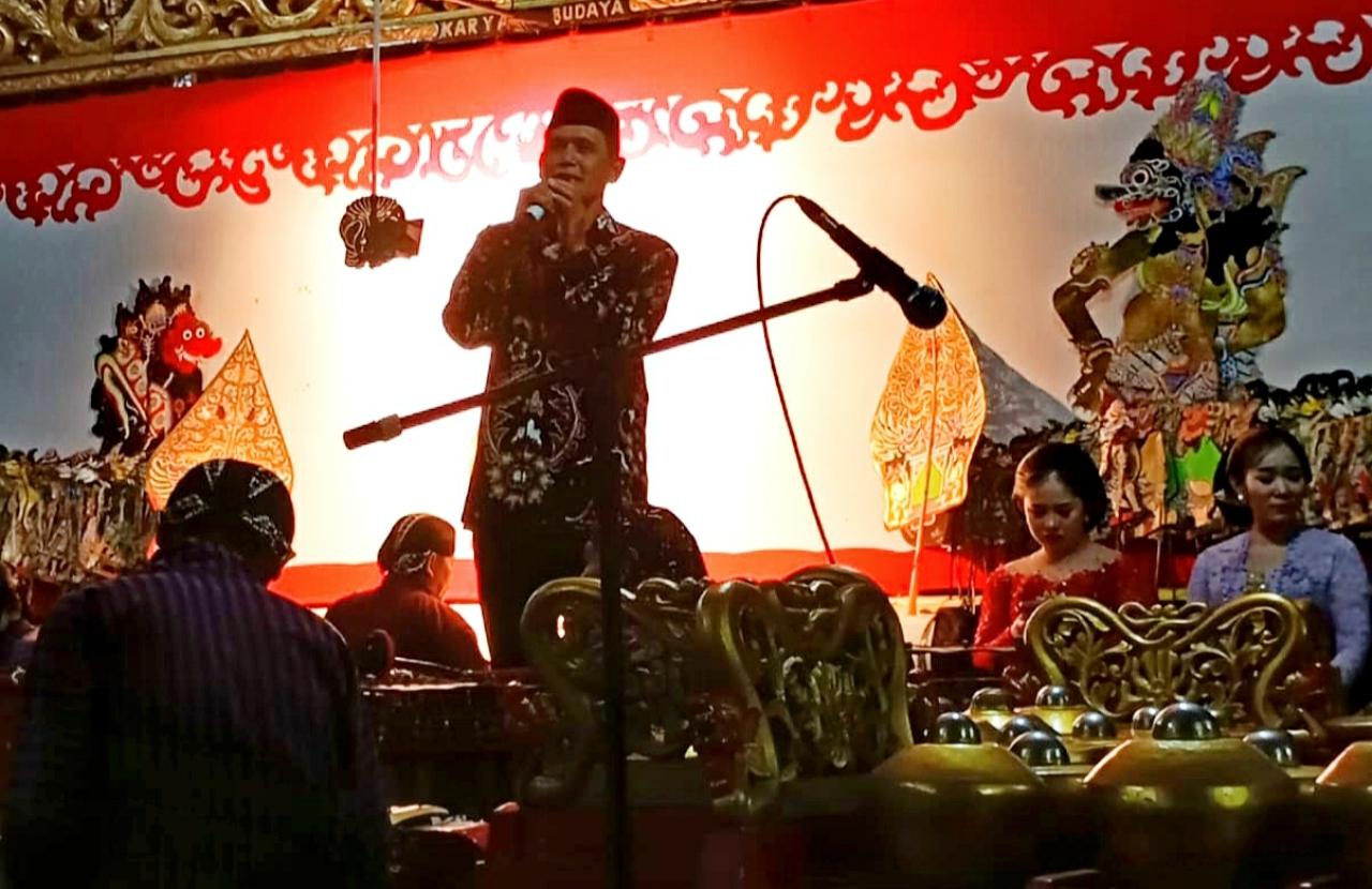 Pagelaran Wayang Kulit Semalam Suntuk Dalam Rangka Tasyakuran Desa Pamenang yang Ke 21 Tahun 