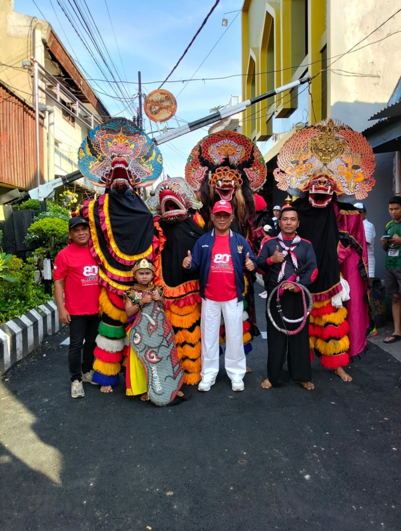Warga RW 08 Girilaya Surabaya, Gelar Jalan Santai Merayakan HUT Ke - 80 RI dengan Doorprize Menarik