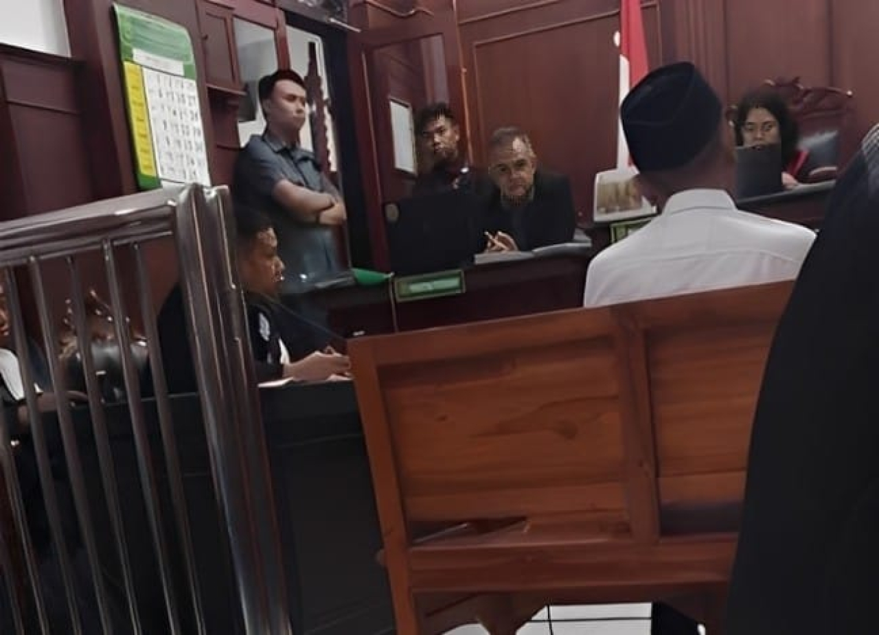 Jurnalis Jadi Target! Dua Petugas PN Surabaya Intimidasi Wartawan di Tengah Sidang