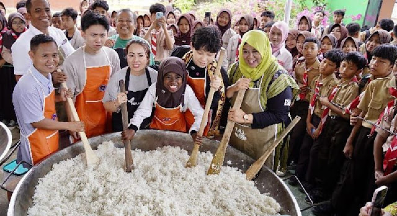 Dihadiri Bupati Dan Wabup, Influencer Kondang Willie Salim Bikin Acara Masak Besar Di Pringsewu