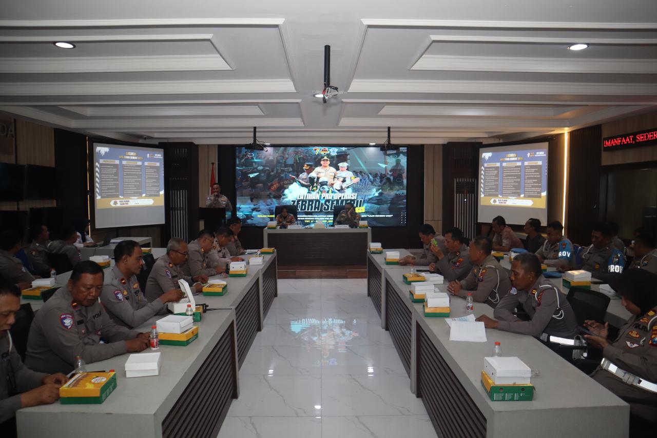 Jelang Operasi Zebra Semeru 2025, Polres Pelabuhan Tanjung Perak Matangkan Kesiapan Lewat Latpraops