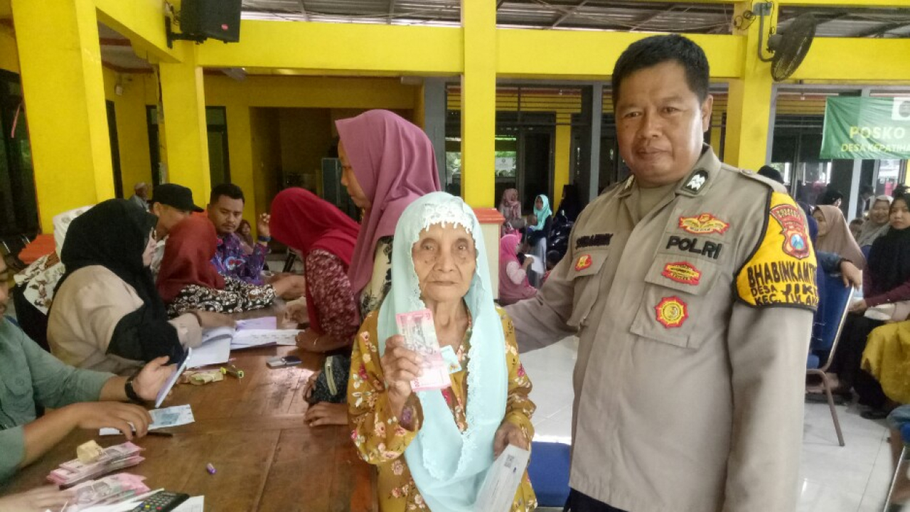 241 Warga KPM Kepatihan Tulangan Gembira Dapat BLT Kemensos RI