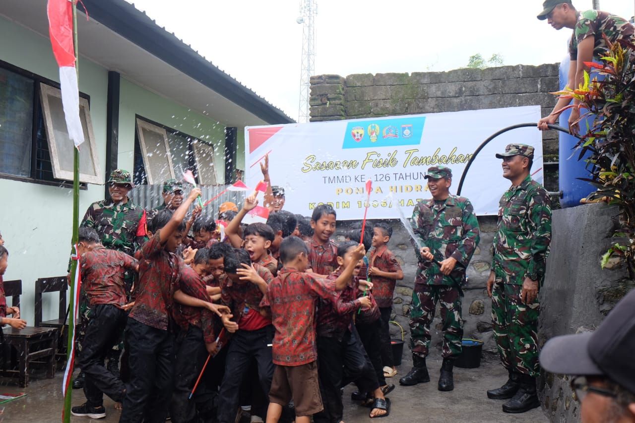 Pompa Hidram TMMD ke-126 Hadirkan Air Bersih bagi 800 Jiwa di Perbukitan Lombok Barat