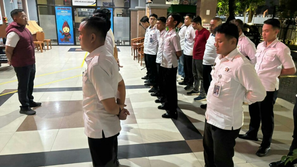 Lapas Kelas IIA Sidoarjo Gelar Razia Mendadak di Kamar Hunian Warga Binaan