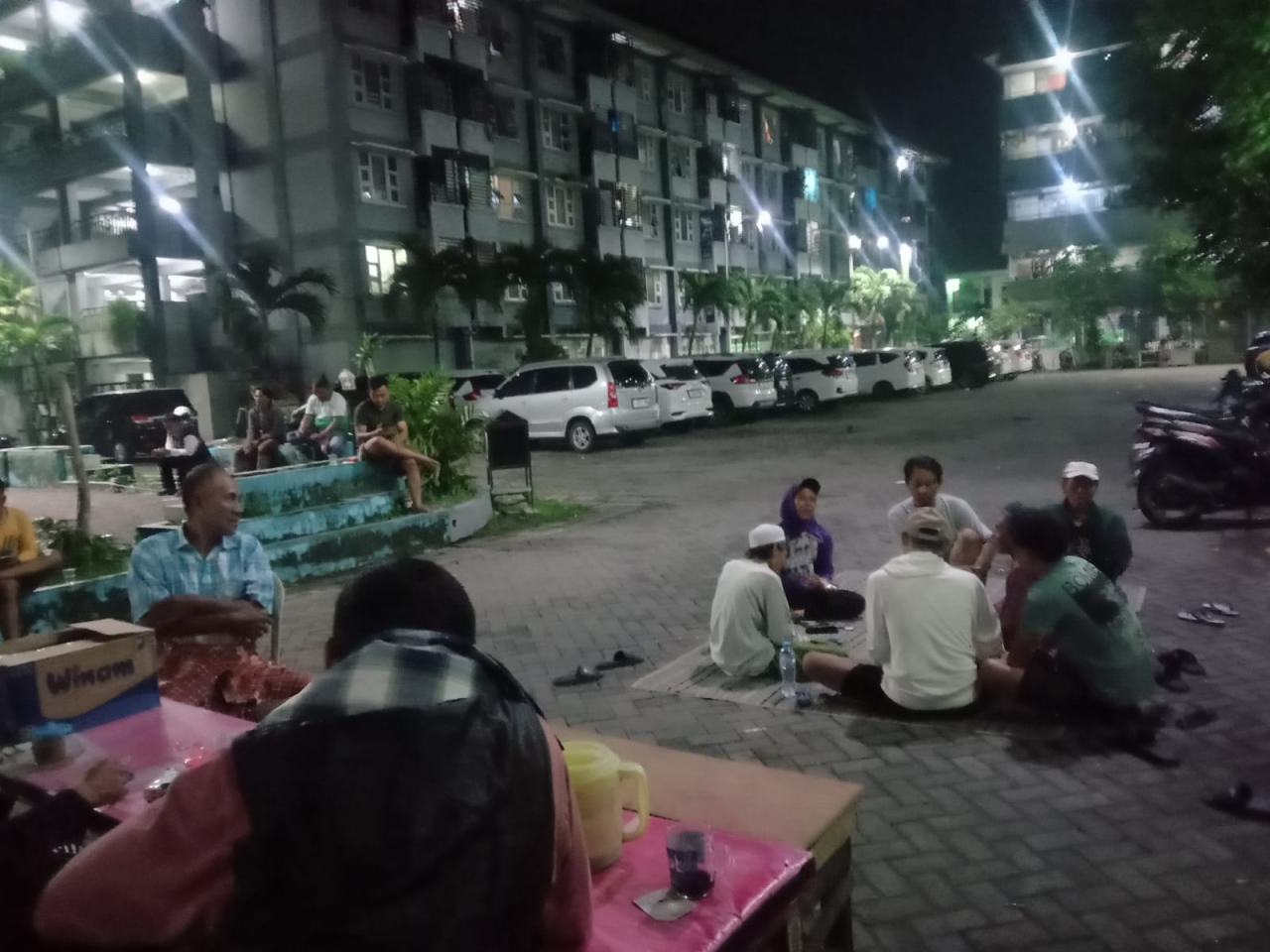 Warga Rusun Tanah Merah Gelar Penjagaan Malam Kolektif: Harmoni Sosial dari Jantung Kota Surabaya