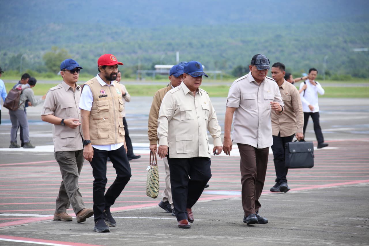 Presiden dan Kapolri Tiba di Aceh: Tinjau Lokasi Banjir dan Pemasangan Jembatan Bailey di Bireuen