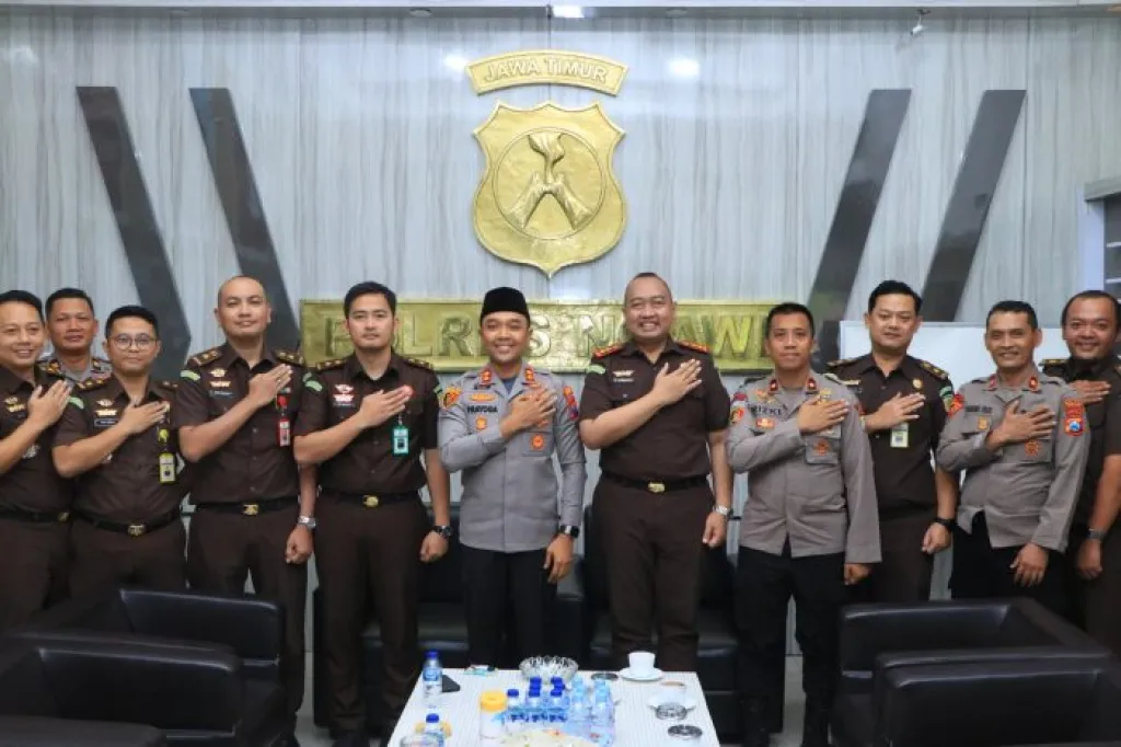 Kunker Kejaksaan Negeri Ngawi Mempererat Hubungan Sinergitas Sekaligus Memberi Ucapan Selamat Kepada Kapolres Baru