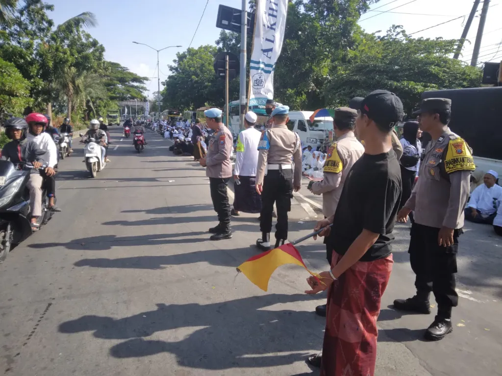 Pengamanan Ketat Polres Tanjung Perak, Haul Akbar Ponpes Al-Fitrah Surabaya Berjalan Aman dan Khidmat.