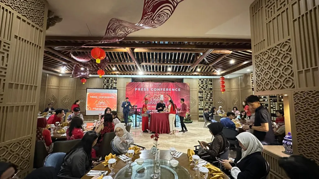 Gemerlap Imlek Shio Kuda Api 2026, Mercure Surabaya Grand Mirama Sajikan Perayaan Elegan Penuh Tradisi
