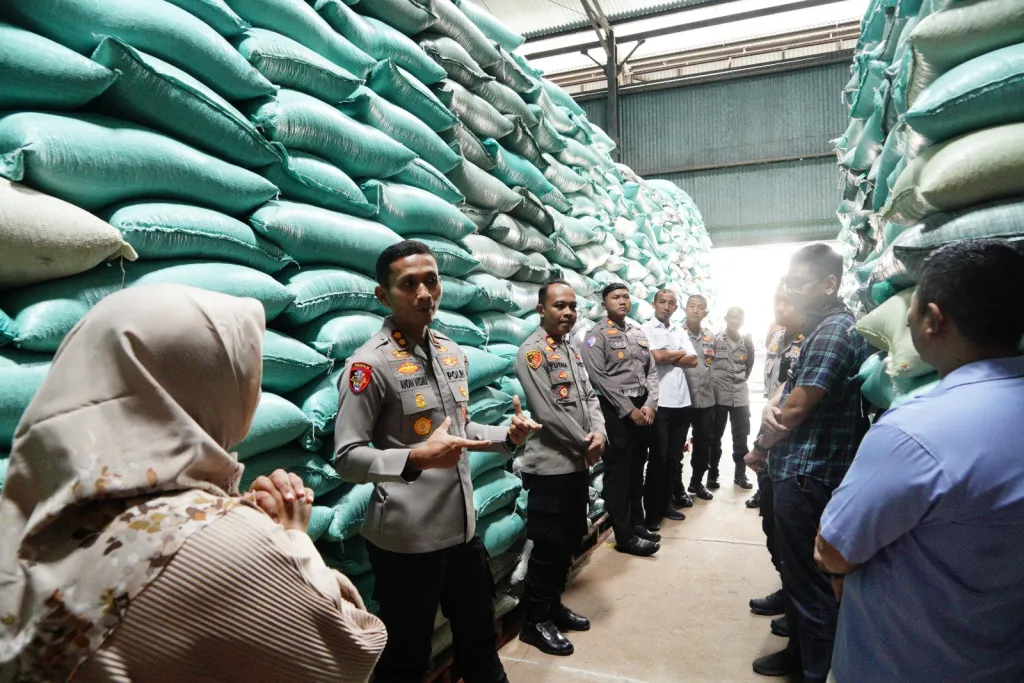 Kapolres Ponorogo Pastikan Keamanan dan Ketersediaan Pangan di Gudang Bulog Cukup