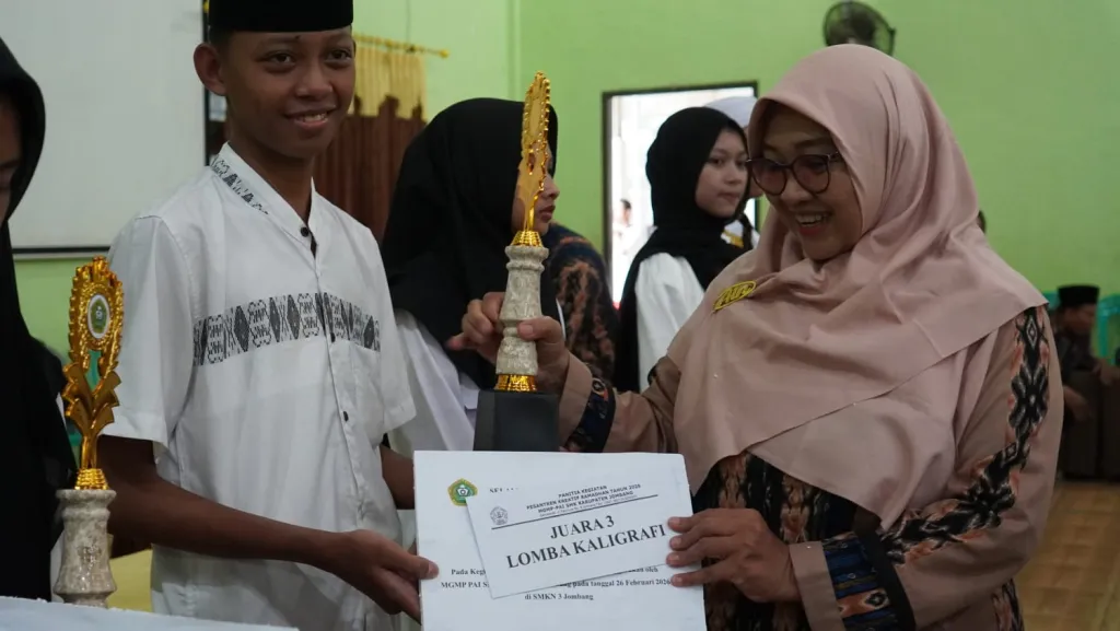 Prestasi Siswa SMK Negeri 3 Jombang, Meraih Juara 3 dalam Ajang Lomba Kaligrafi ‎
