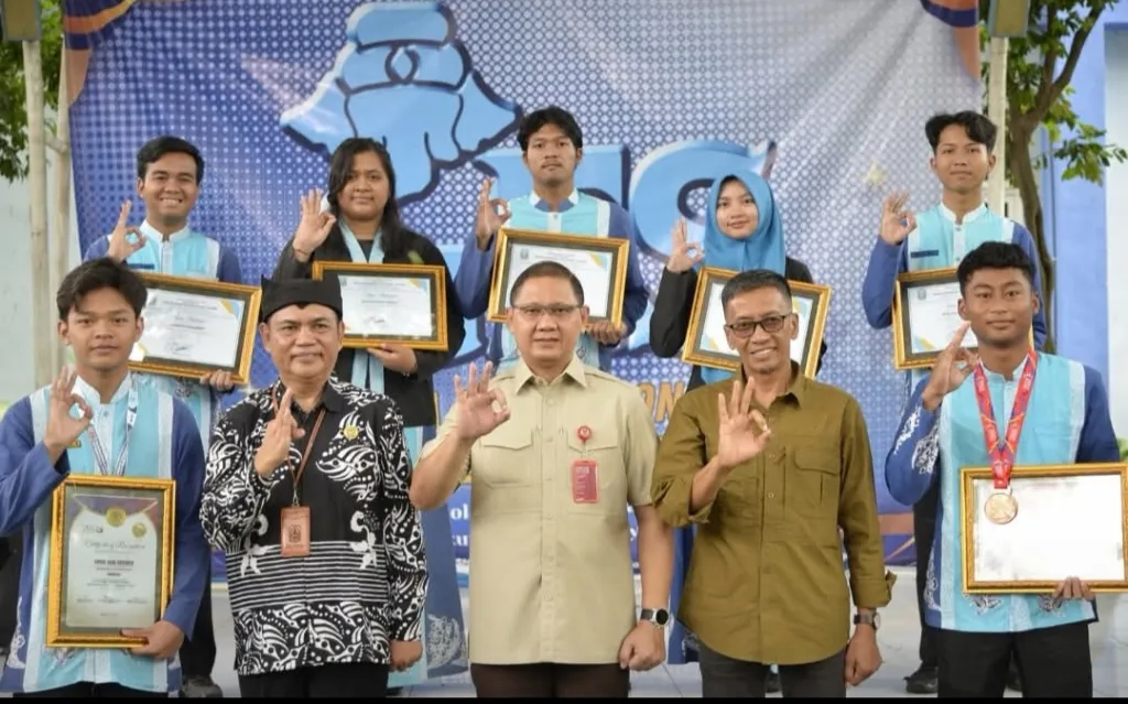 Aries Agung Paewai Apresiasi 11 Siswa Berprestasi SMAN 1 Glagah Banyuwangi, Bukti Nyata Dukungan Pendidikan Jatim