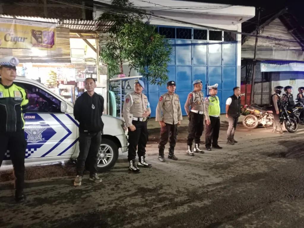 Antisipasi Perang Sarung, Polres Pelabuhan Tanjung Perak Intensifkan Patroli Jelang Sahur