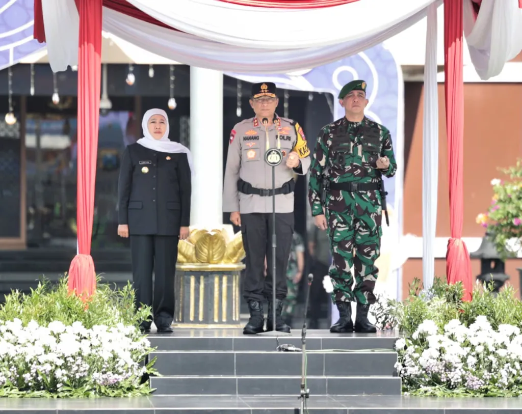 Kapolda Jatim Pimpin Apel Gelar Pasukan Pastikan Kesiapan Personel Operasi Ketupat Semeru 2026 ‎