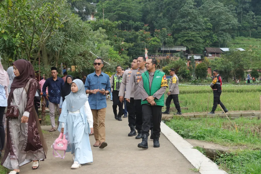 Kapolres Mojokerto Tinjau Objek Wisata di Libur Lebaran Pastikan Keamanan Pengunjung