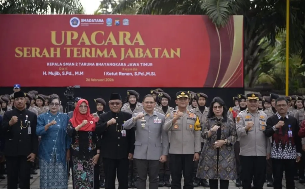 Aries Agung Paewai Pimpin Sertijab Plt Kepala SMAN 2 Taruna Bhayangkara Banyuwangi