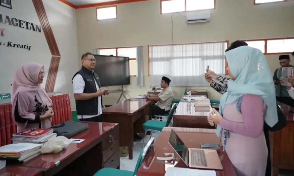Kadisdik Jatim Apresiasi Lingkungan Bersih dan Asri SMAN 2 Magetan, Dorong Budaya Sekolah Positif