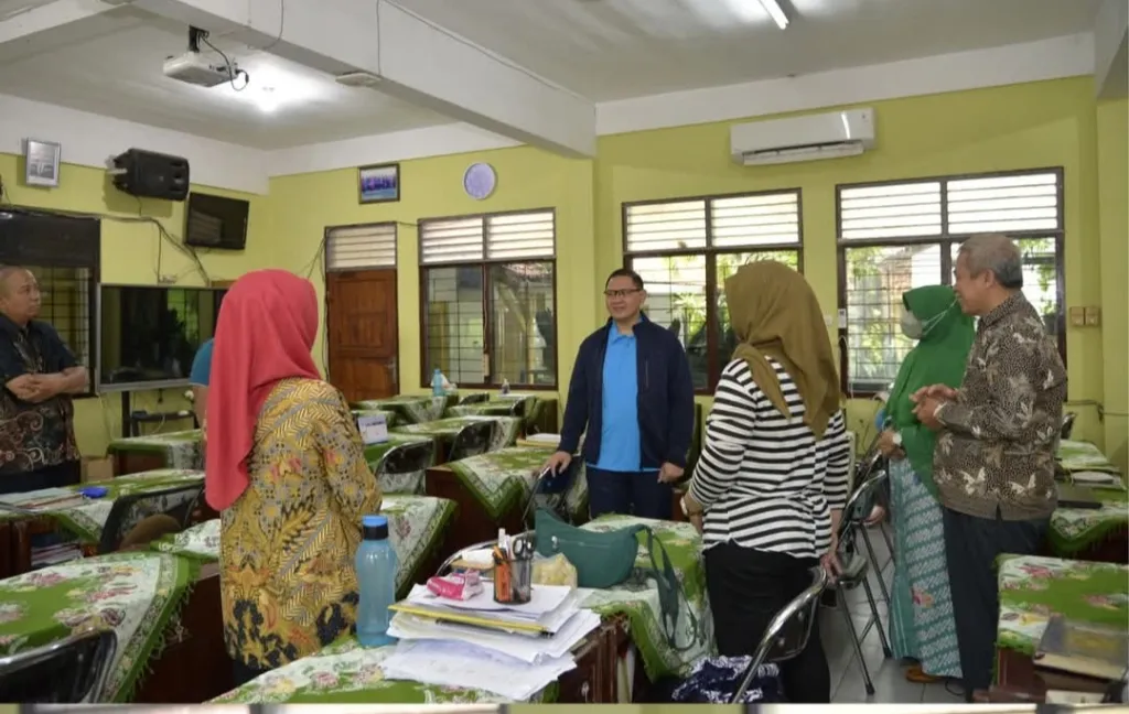 Hangatnya Silaturahmi Syawal, Kadindik Jatim Perkuat Kebersamaan di SMA Komplek Surabaya