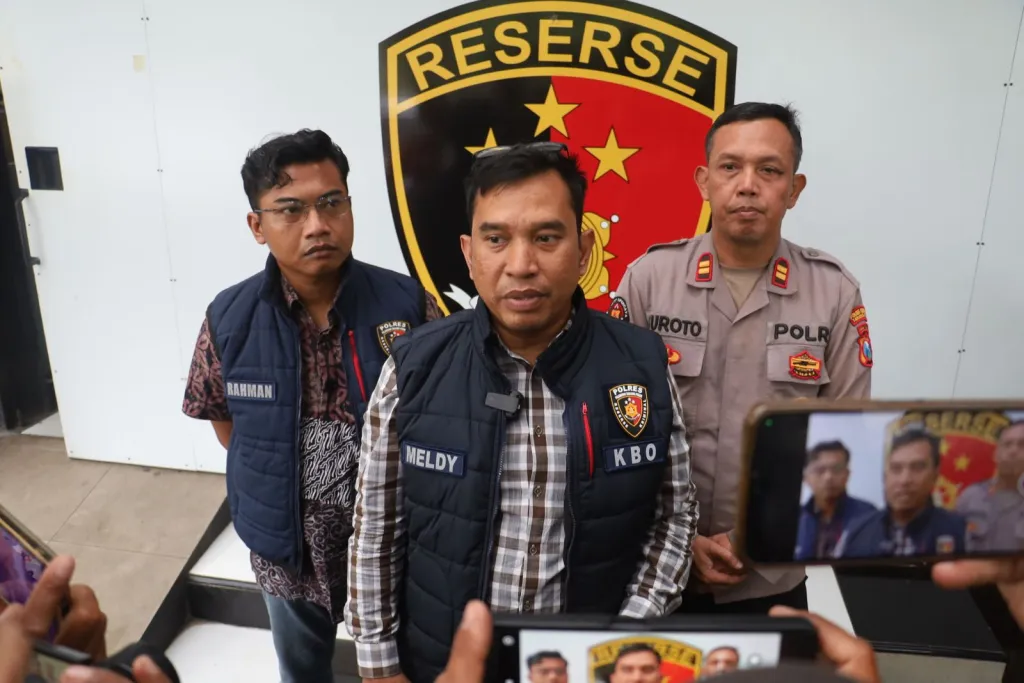Polres Pelabuhan Tanjungperak Amankan Tersangka Penipuan PO Sembako Murah ‎