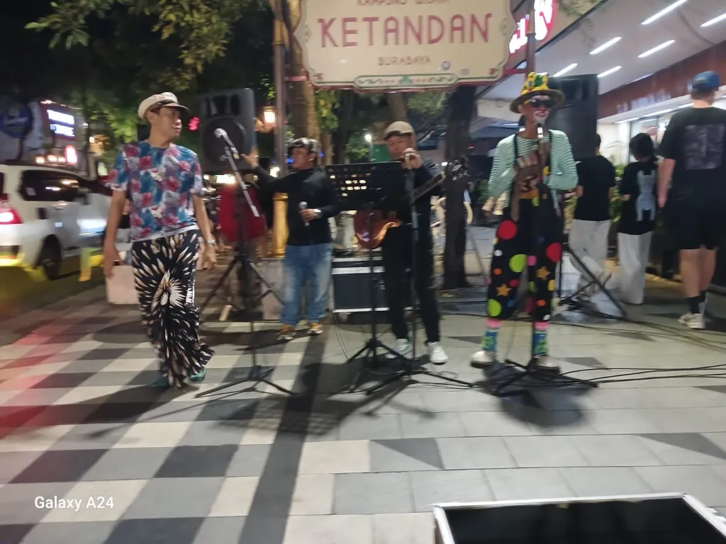 Cak Suro Hadirkan “Ndagel Jalanan”, Hibur Warga di Tengah Gempuran Media Sosial