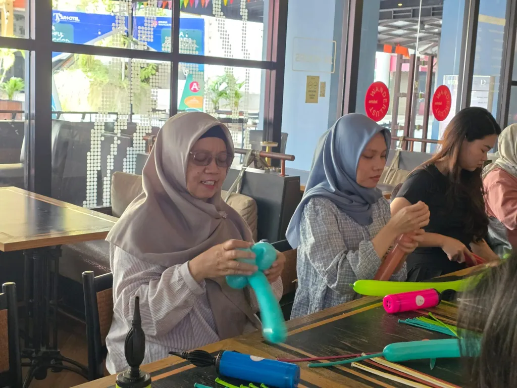 Merangkai Harapan dari Balon: Kisah Inspiratif di Workshop Kartini