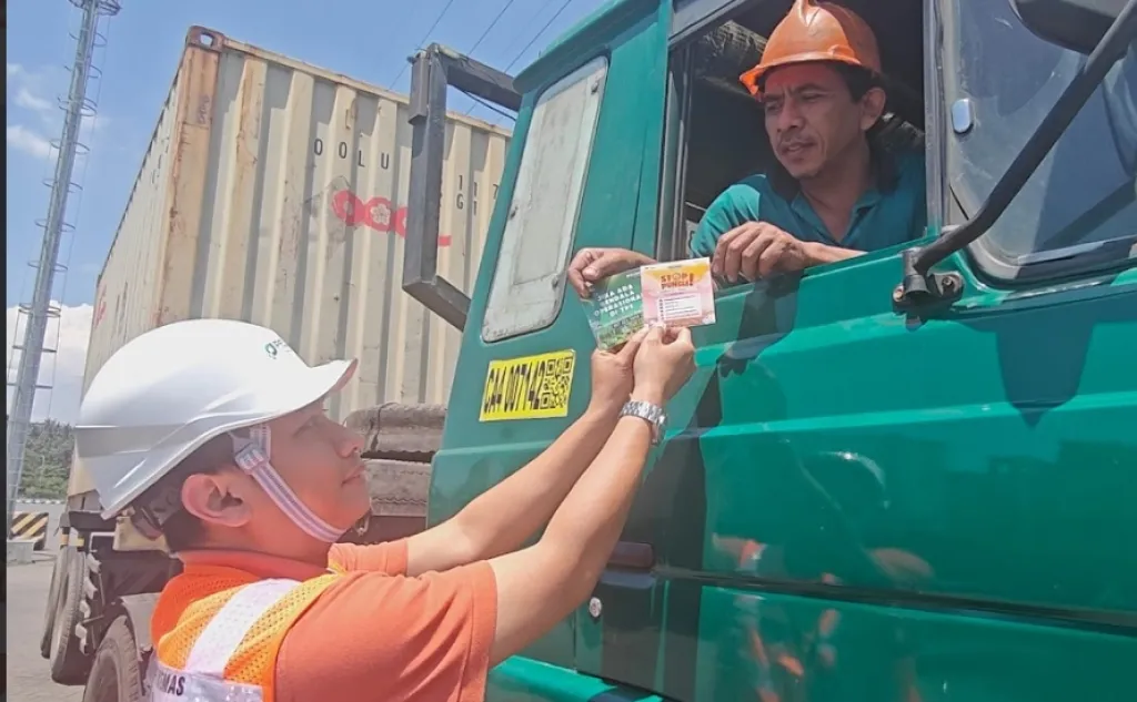 TPS Perkuat Komitmen Pelindo Bersih melalui Sosialisasi SMAP kepada Pengemudi Truk Eksternal 