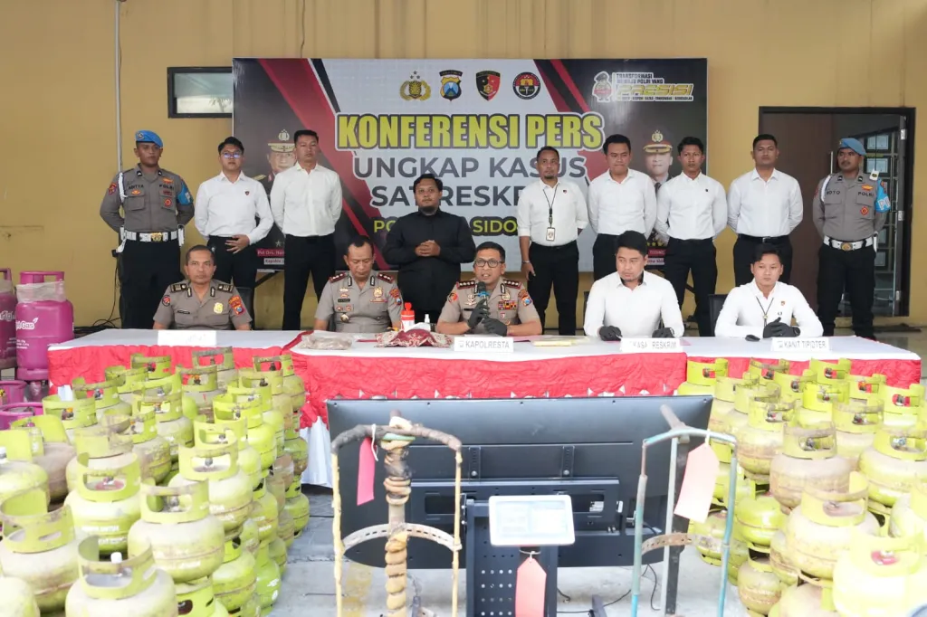 Polresta Sidoarjo Ungkap Sindikat LPG Oplosan di Rumah Kontrakan Amankan Dua Tersangka ‎