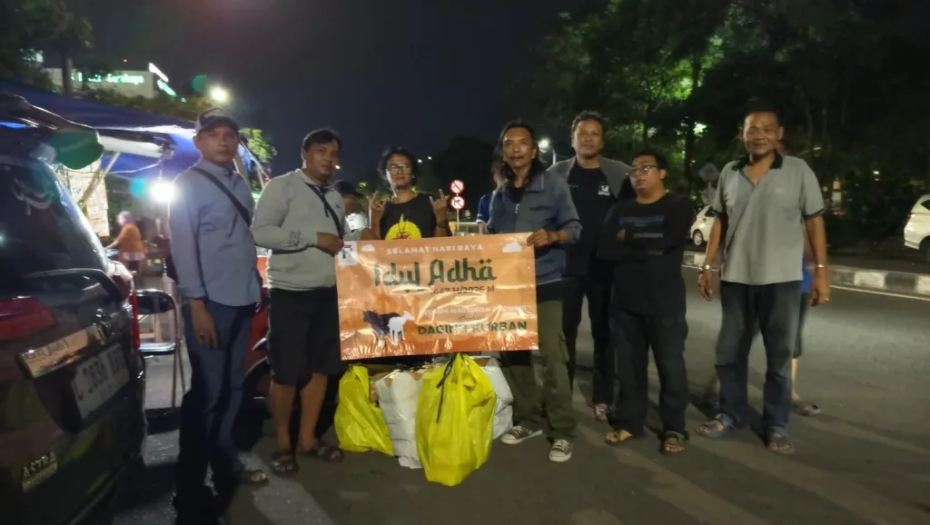 Cak Yebe Gandeng FORWAN dan AWS, Ratusan Paket Daging Qurban Dibagikan ke Warga