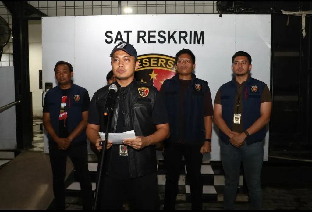 Polres Pelabuhan Tanjungerak Hadiahi Timah Panas Pelaku Jambret yang Sasar Wisatawan di Surabaya